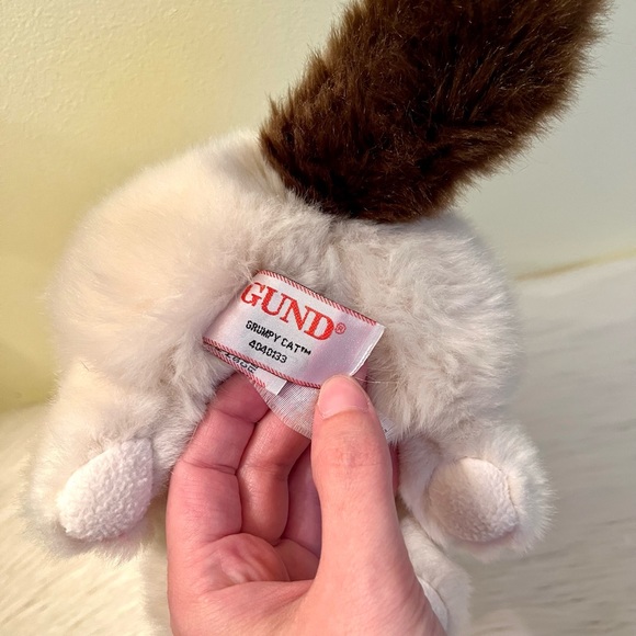 Grumpy Cat 9” Collectible Plushy - Picture 3 of 3
